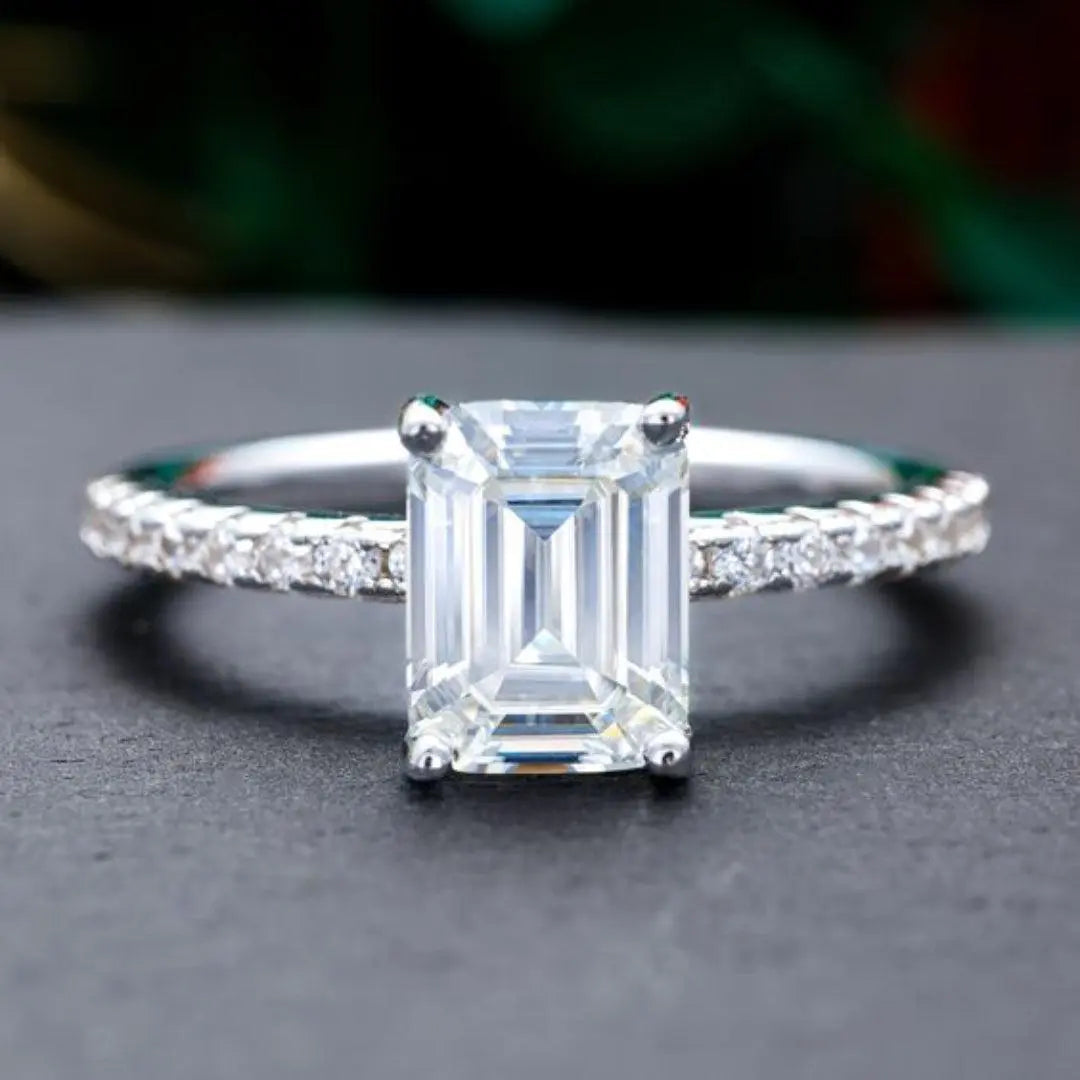 Vintage Pierścień z białego kryształu i srebra z cyrkoniami