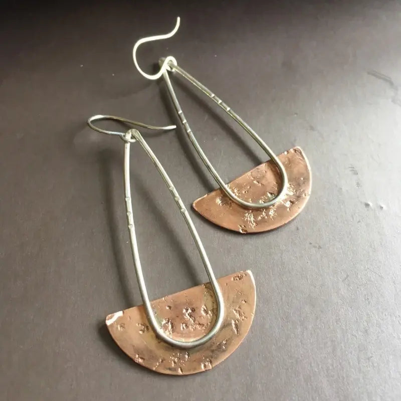 Vintage'owe mechaniczne kolczyki z pustyni