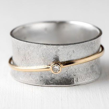 Wieczny srebrny pierścień z złotą linią i cyrkonią