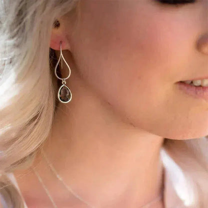 Kolczyki wiszące z wyciętym wzorem