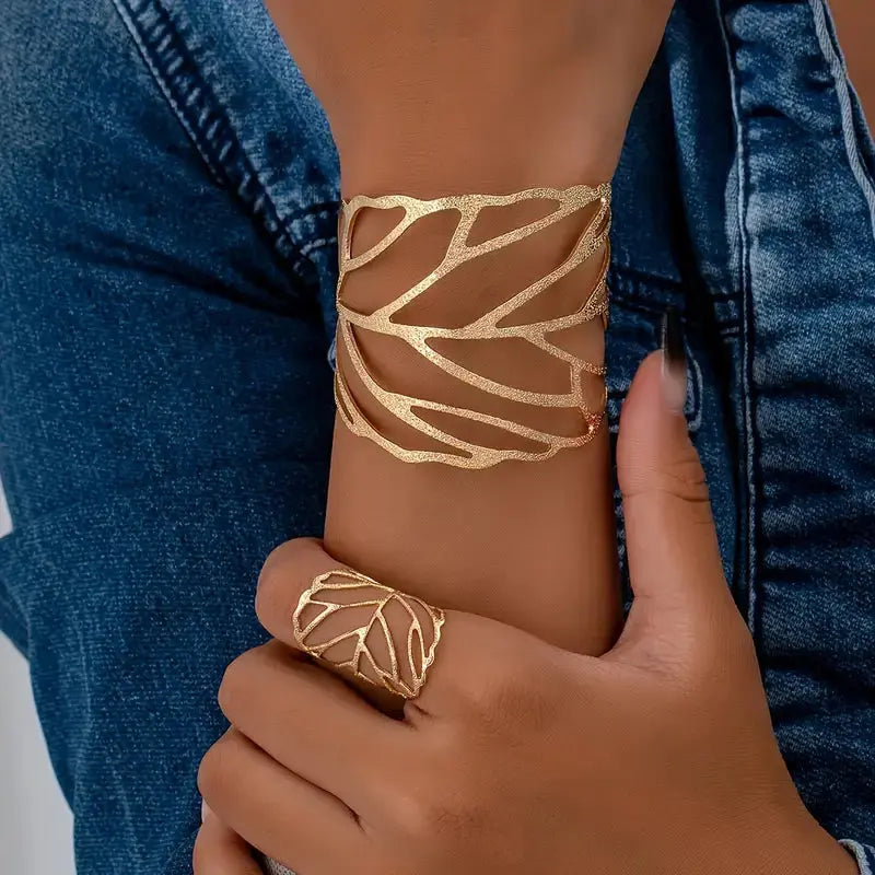 Vintageowa bransoletka z liściastym wzorem