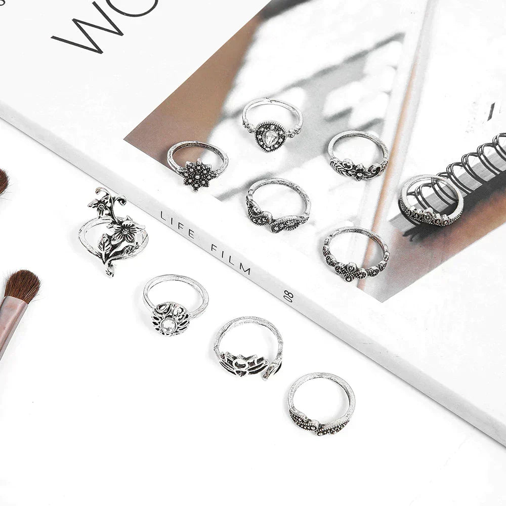 Zestaw pierścieni w antycznym srebrze z czarującymi detalami
