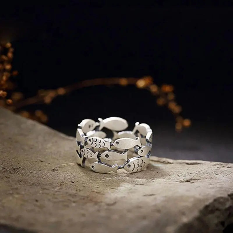 srebrny pierścień z rybą