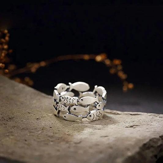 srebrny pierścień z rybą