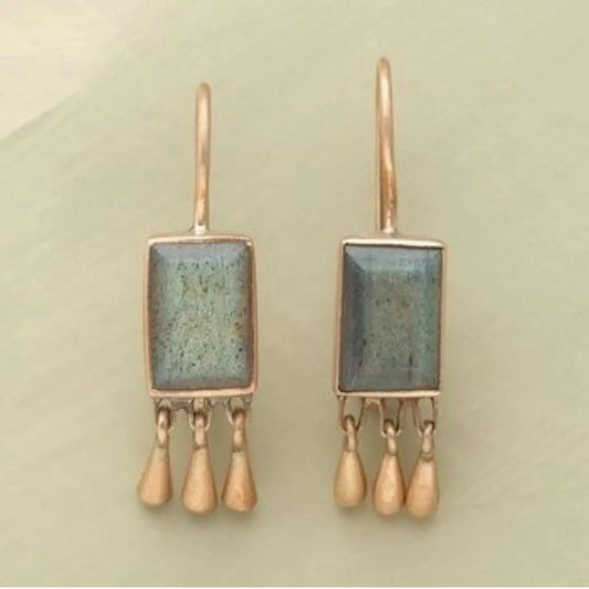 Wiejskie kolczyki z kamieniem i złotem