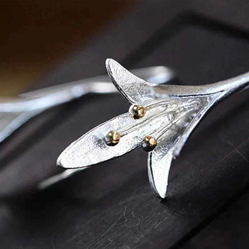 Srebrne kolczyki z kwiatem