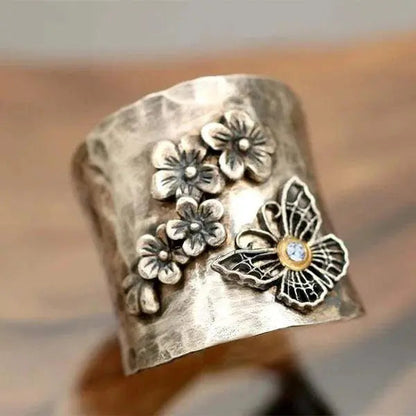 Pierścień szeroki z motywem kwiatowym i motylami