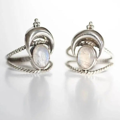 Owalny pierścień z tęczowym księżycowym labradorytem i fazami księżyca