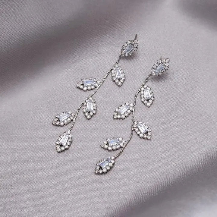 Kolczyki z zawieszką liście z tlenku cyrkonu w złocie i srebrze