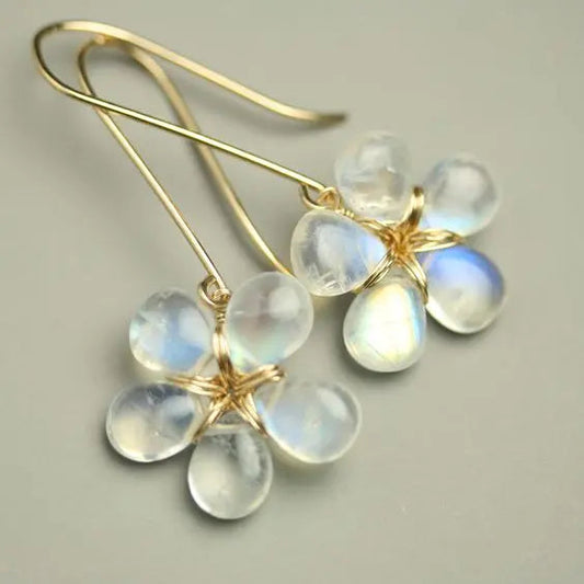 Vintage’owe białe kamienne kolczyki z kwiatem