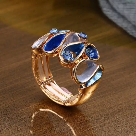 Starannie niecodzienny niebieski pierścień vintage