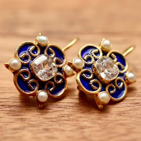 Niebieskie kolczyki z vintage'owymi perłami