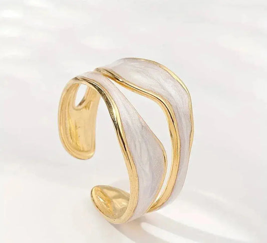 Pierścionek z białego złota w stylu vintage